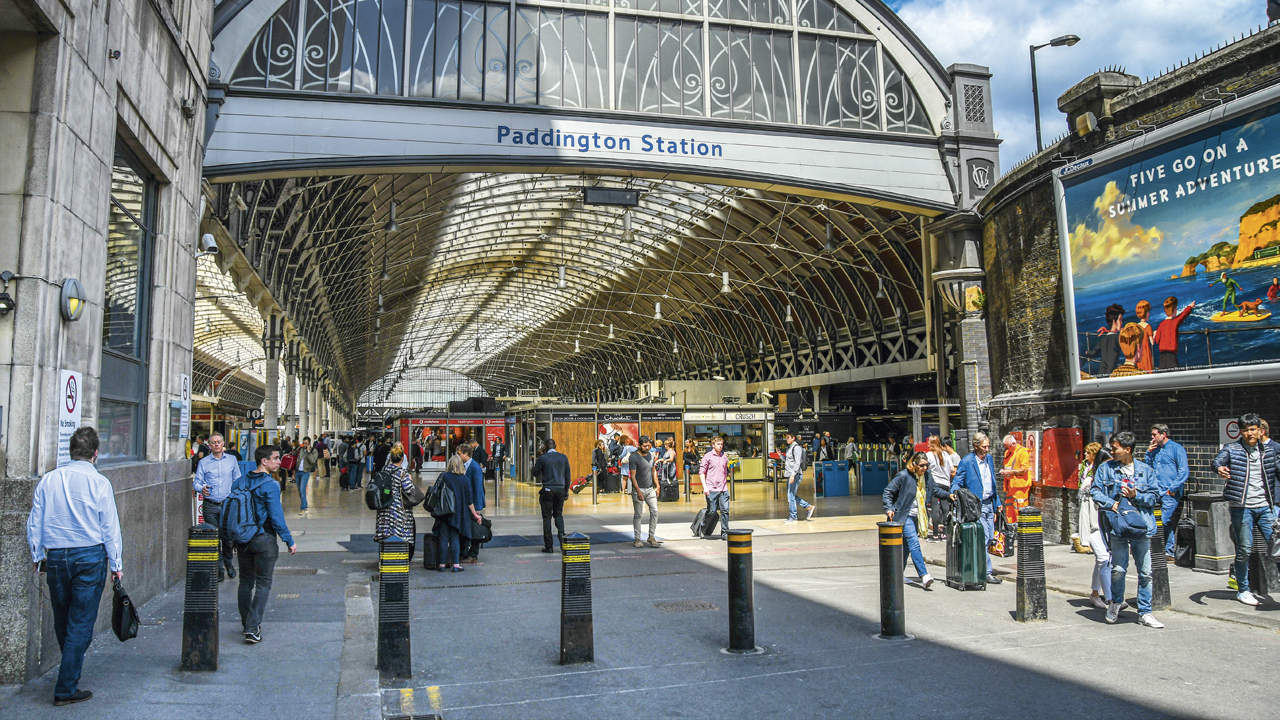 453 ITA Dec 23 Paddington Station Shutter