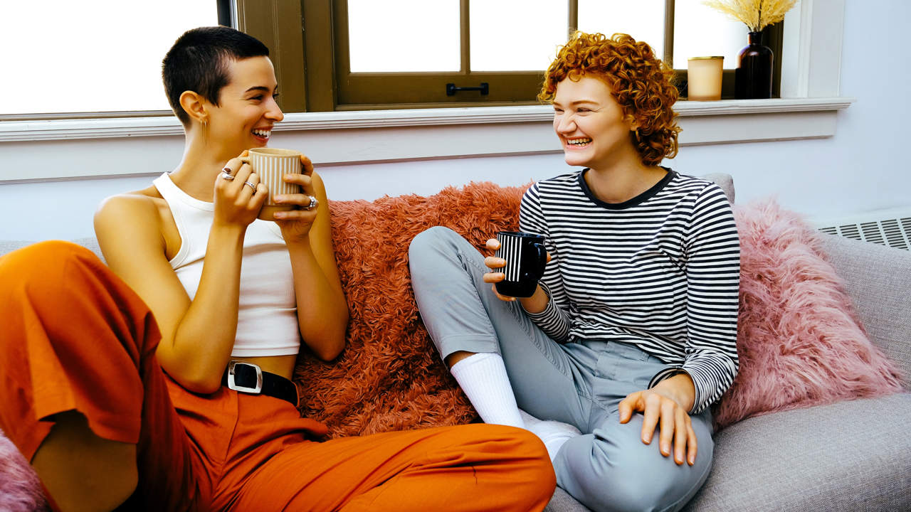 5 dialoghi in inglese corti tra due persone (vari livelli)