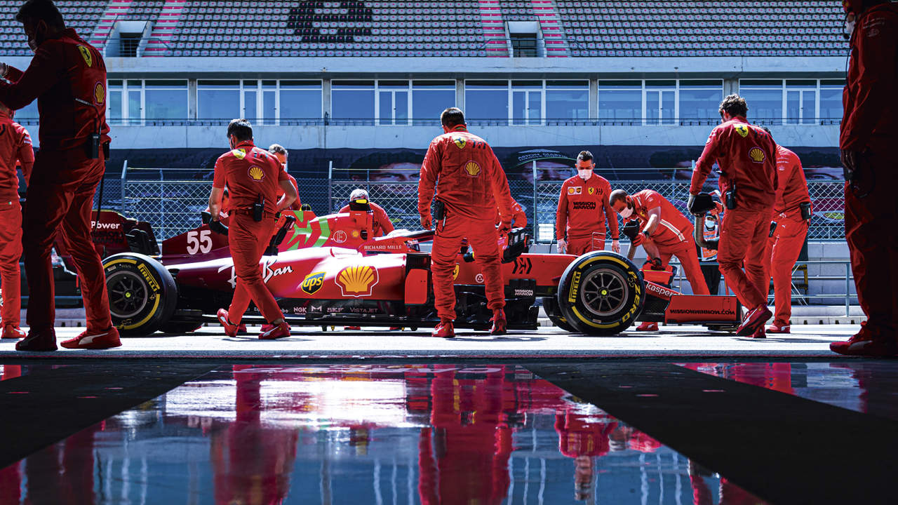 Ferrari: Luxurious Icon 